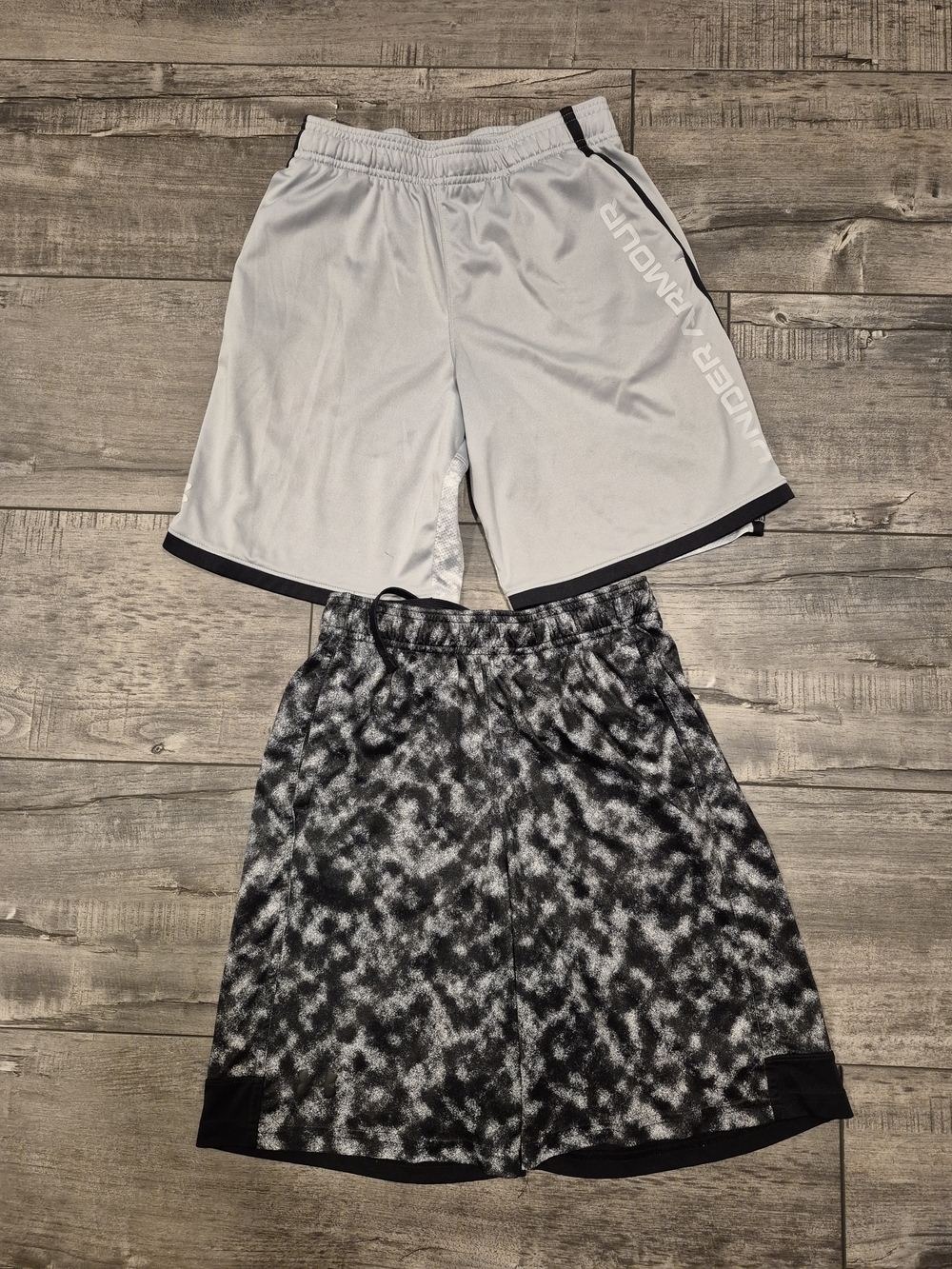 Under Armour Boys Light Gray Athletic Shorts + Black/Gray Printed Shorts Size L